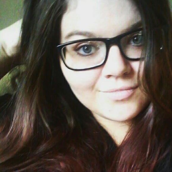 Meet your Posher, Hannah - Picture 1 of 1